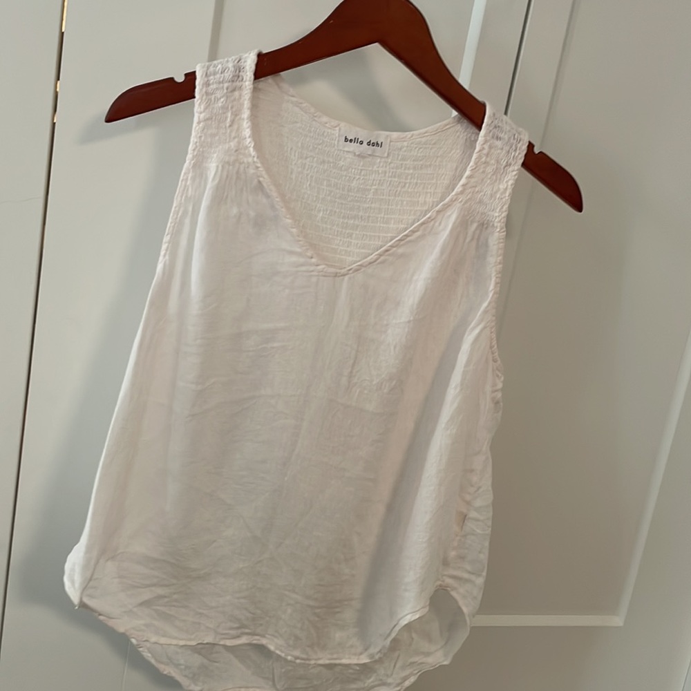 BELLA DAHL white linen blouse size small.